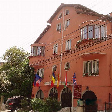 Villa-Hotel Escala Клуж-Напока Екстериор снимка
