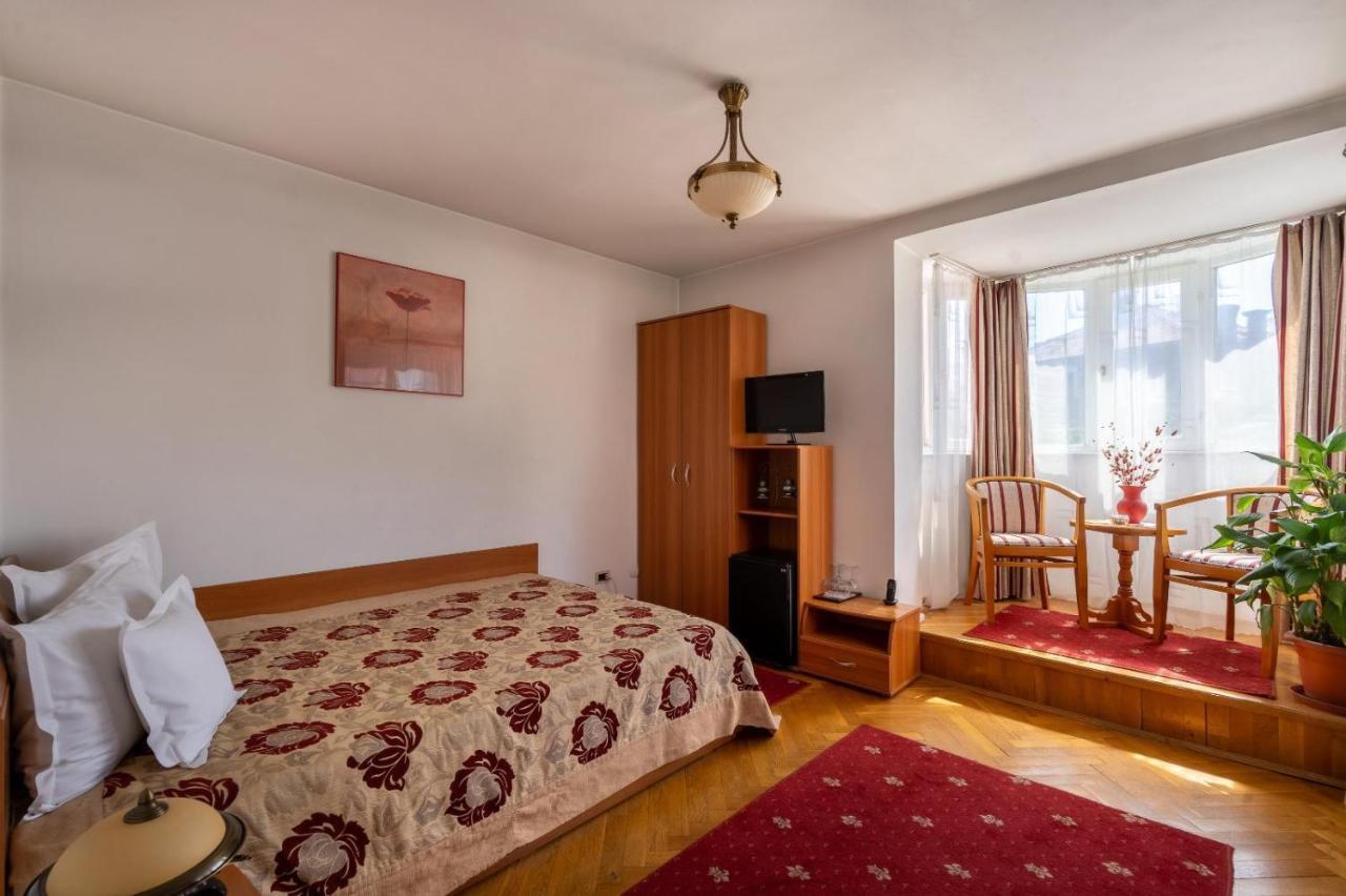 Villa-Hotel Escala Клуж-Напока Екстериор снимка