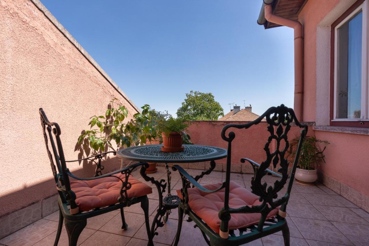 Villa-Hotel Escala Клуж-Напока Екстериор снимка