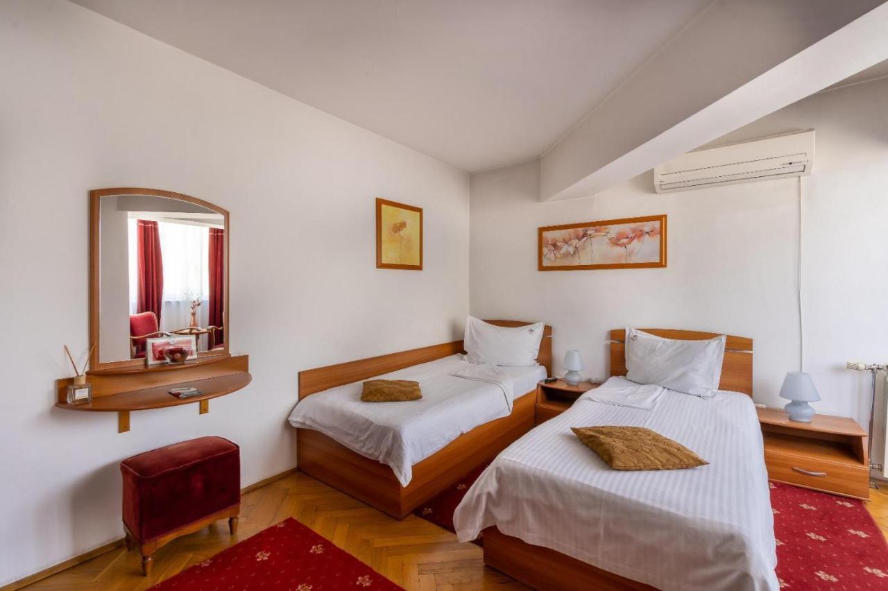 Villa-Hotel Escala Клуж-Напока Екстериор снимка