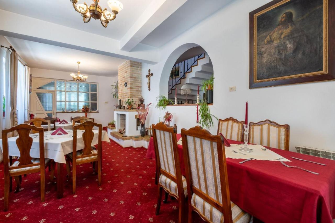Villa-Hotel Escala Клуж-Напока Екстериор снимка