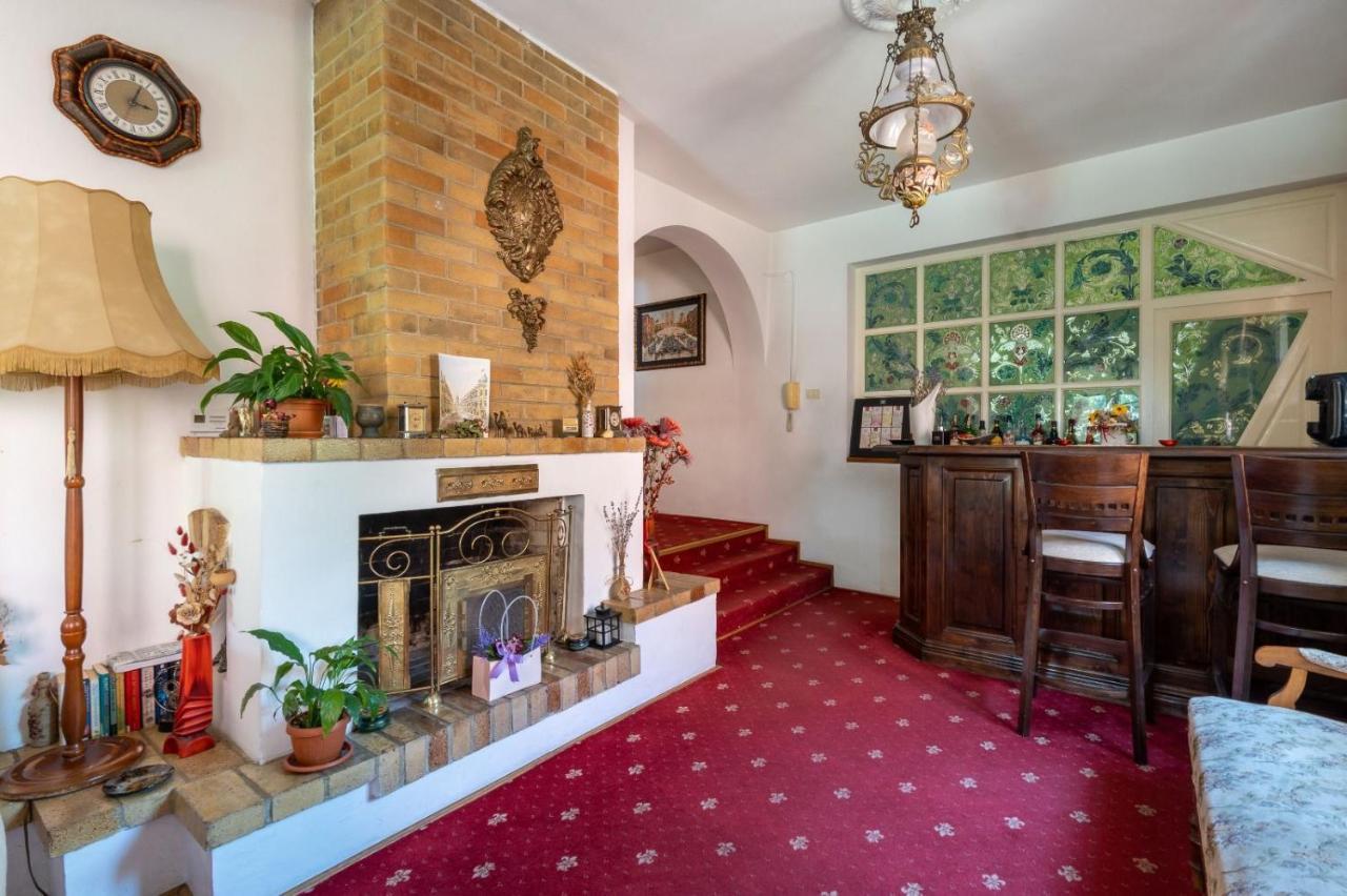 Villa-Hotel Escala Клуж-Напока Екстериор снимка