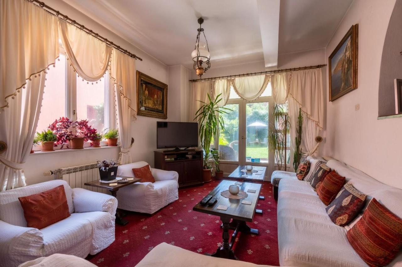 Villa-Hotel Escala Клуж-Напока Екстериор снимка