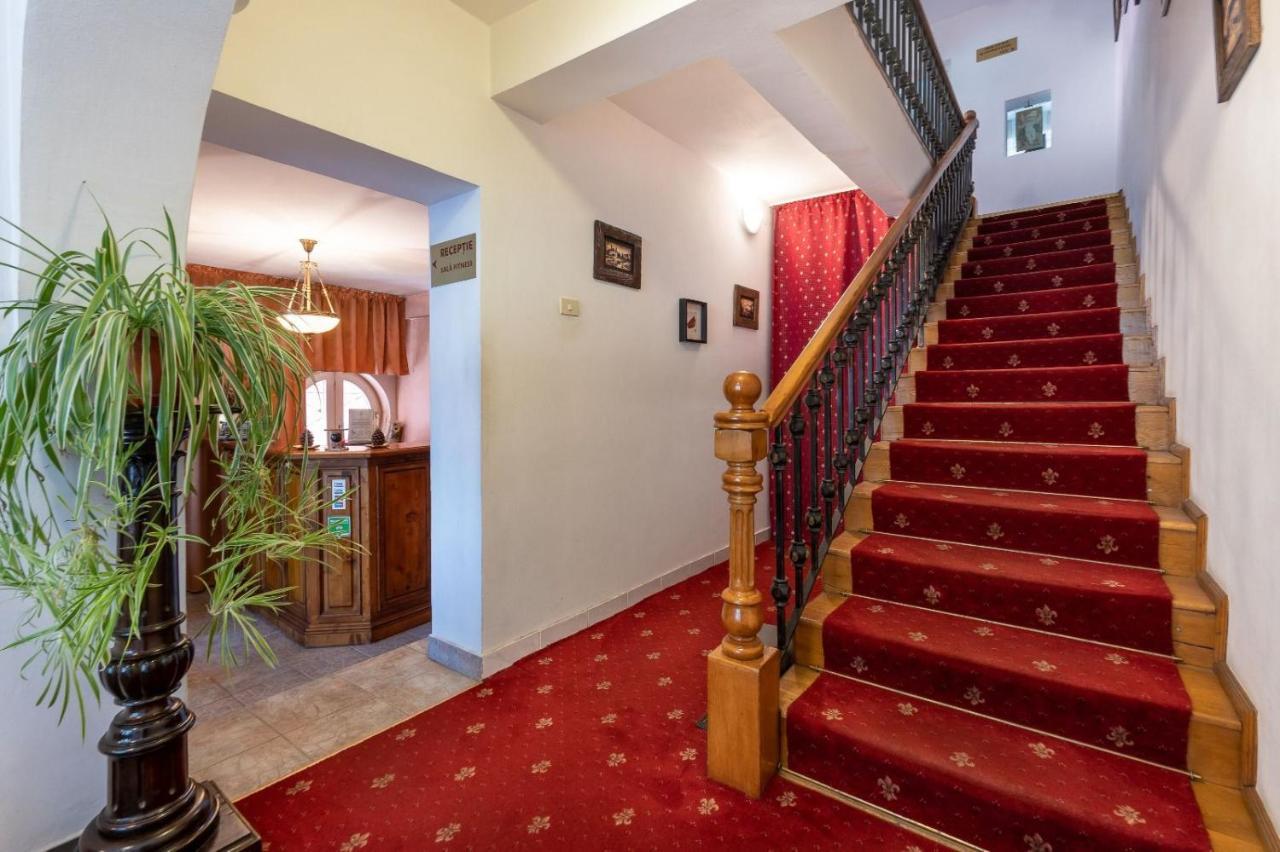 Villa-Hotel Escala Клуж-Напока Екстериор снимка