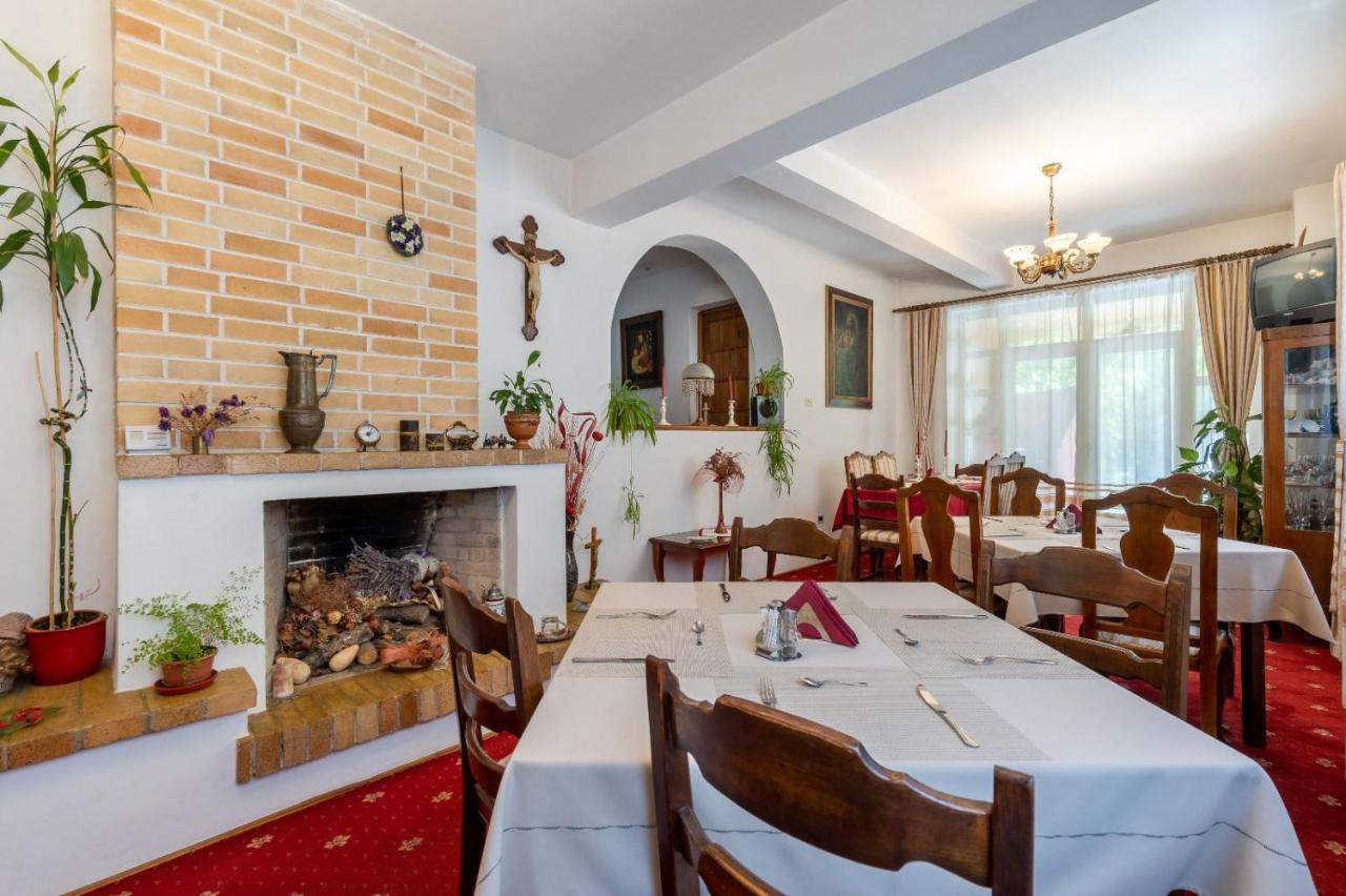 Villa-Hotel Escala Клуж-Напока Екстериор снимка