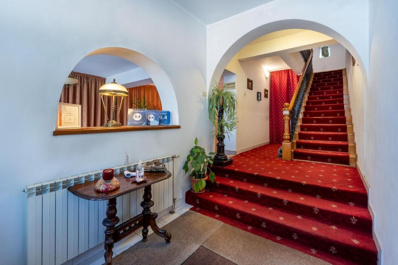 Villa-Hotel Escala Клуж-Напока Екстериор снимка