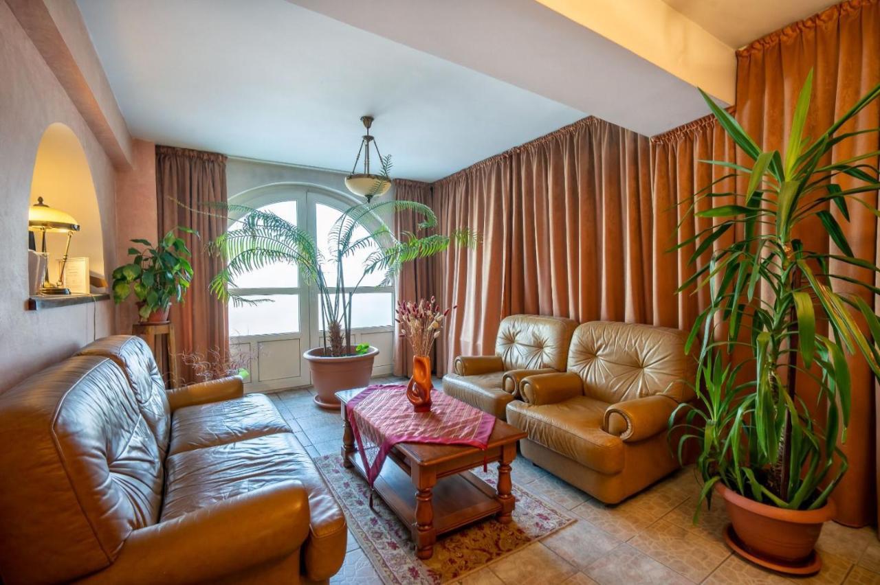 Villa-Hotel Escala Клуж-Напока Екстериор снимка