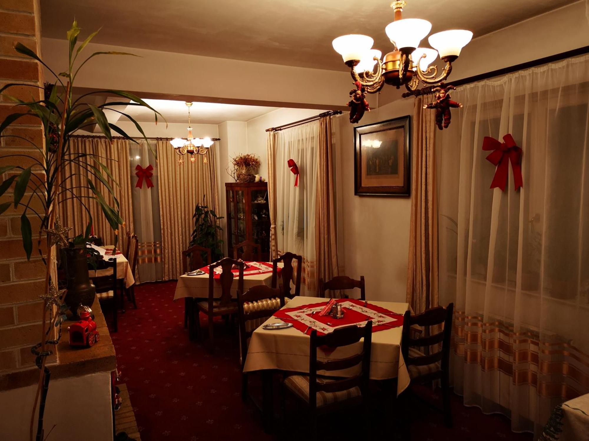 Villa-Hotel Escala Клуж-Напока Екстериор снимка