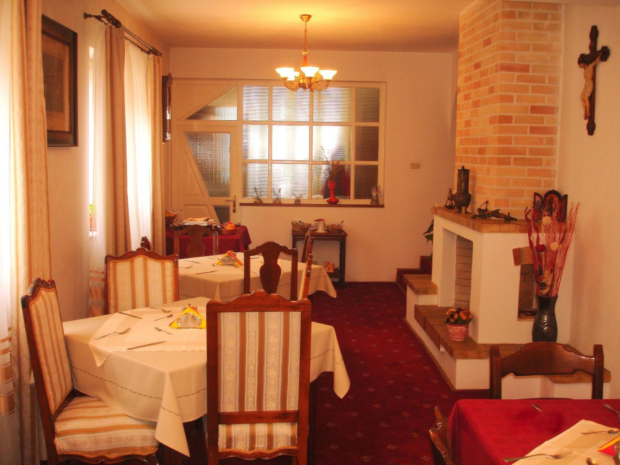 Villa-Hotel Escala Клуж-Напока Екстериор снимка