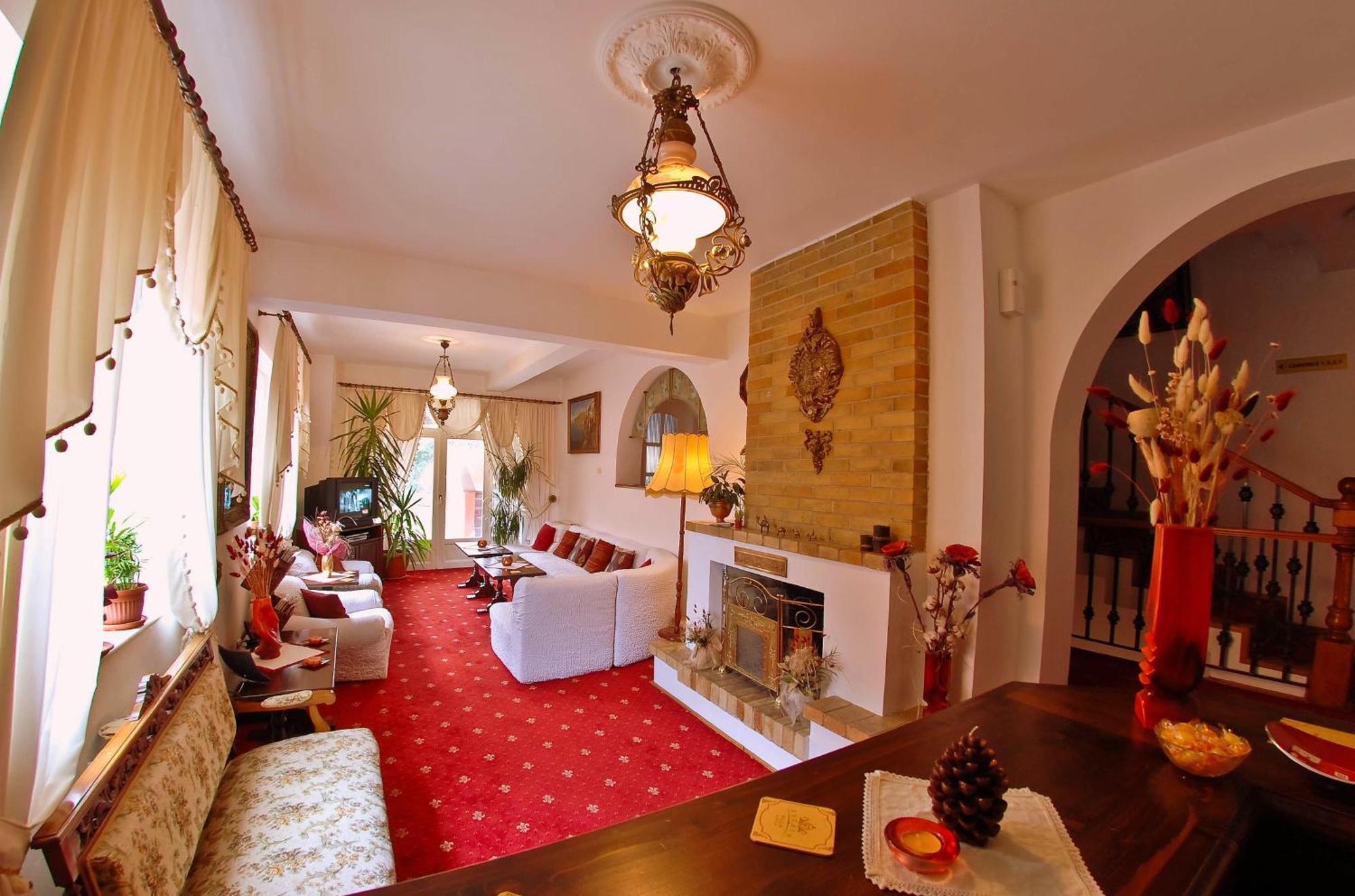 Villa-Hotel Escala Клуж-Напока Екстериор снимка
