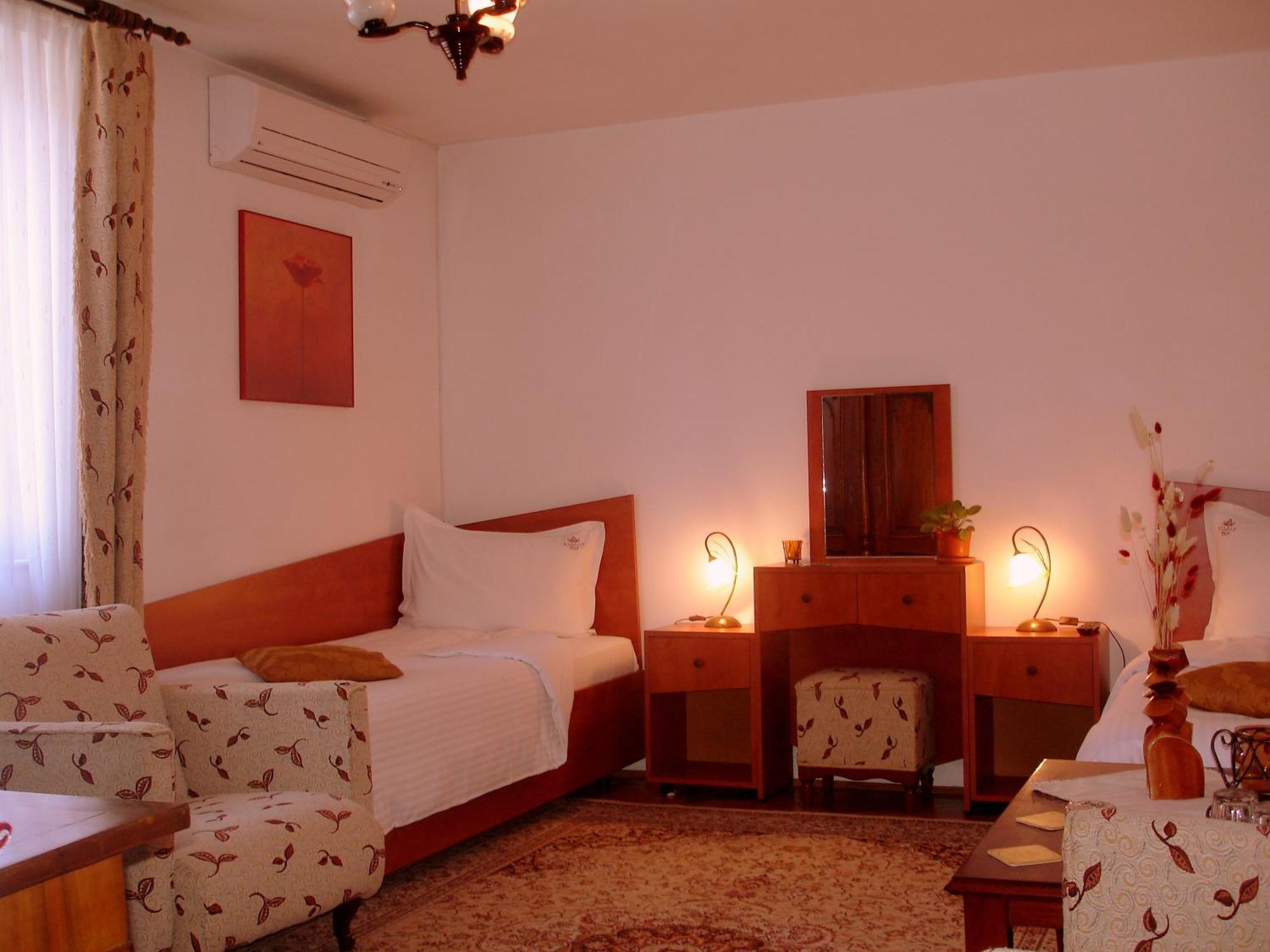 Villa-Hotel Escala Клуж-Напока Екстериор снимка