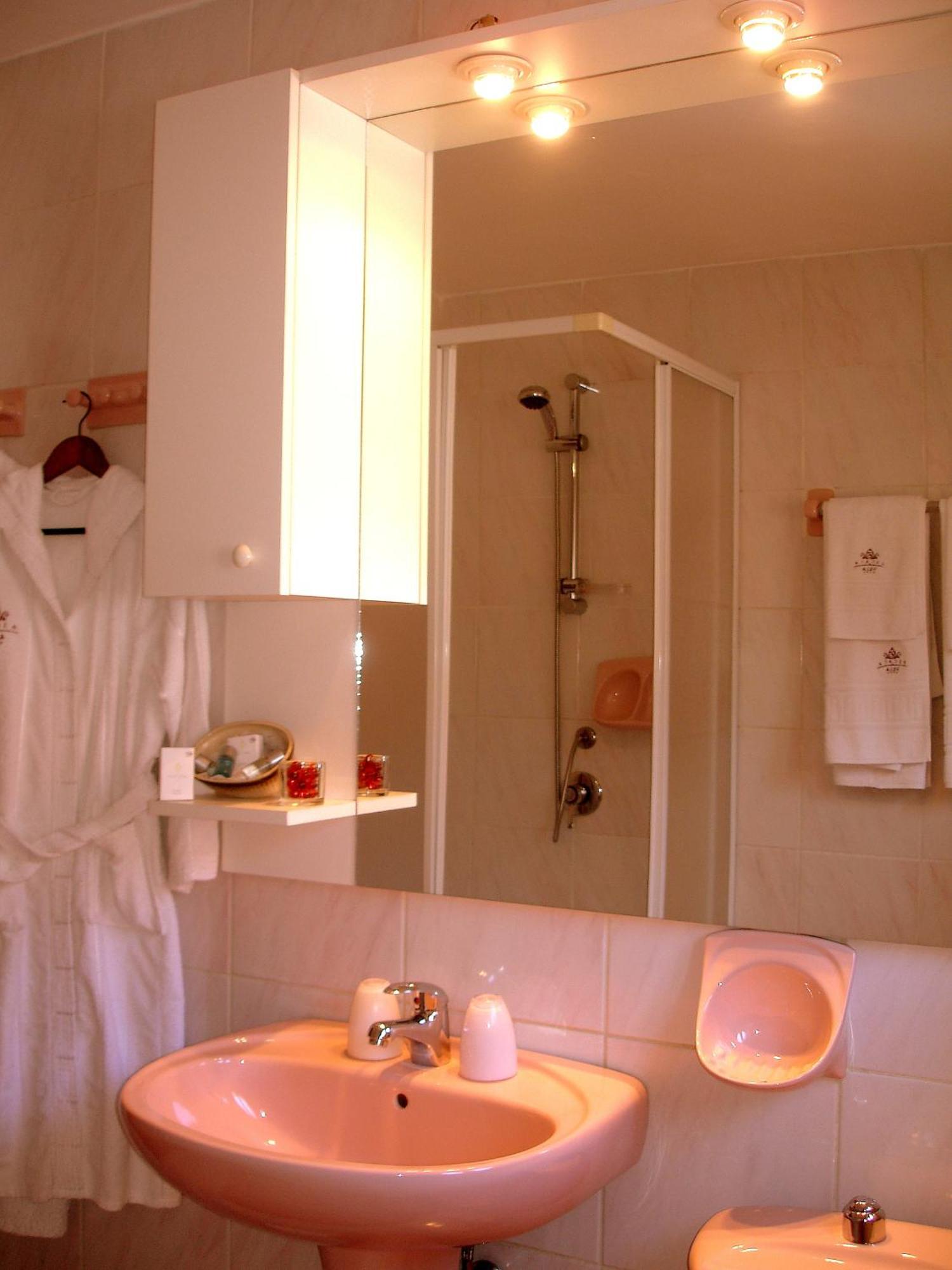 Villa-Hotel Escala Клуж-Напока Екстериор снимка