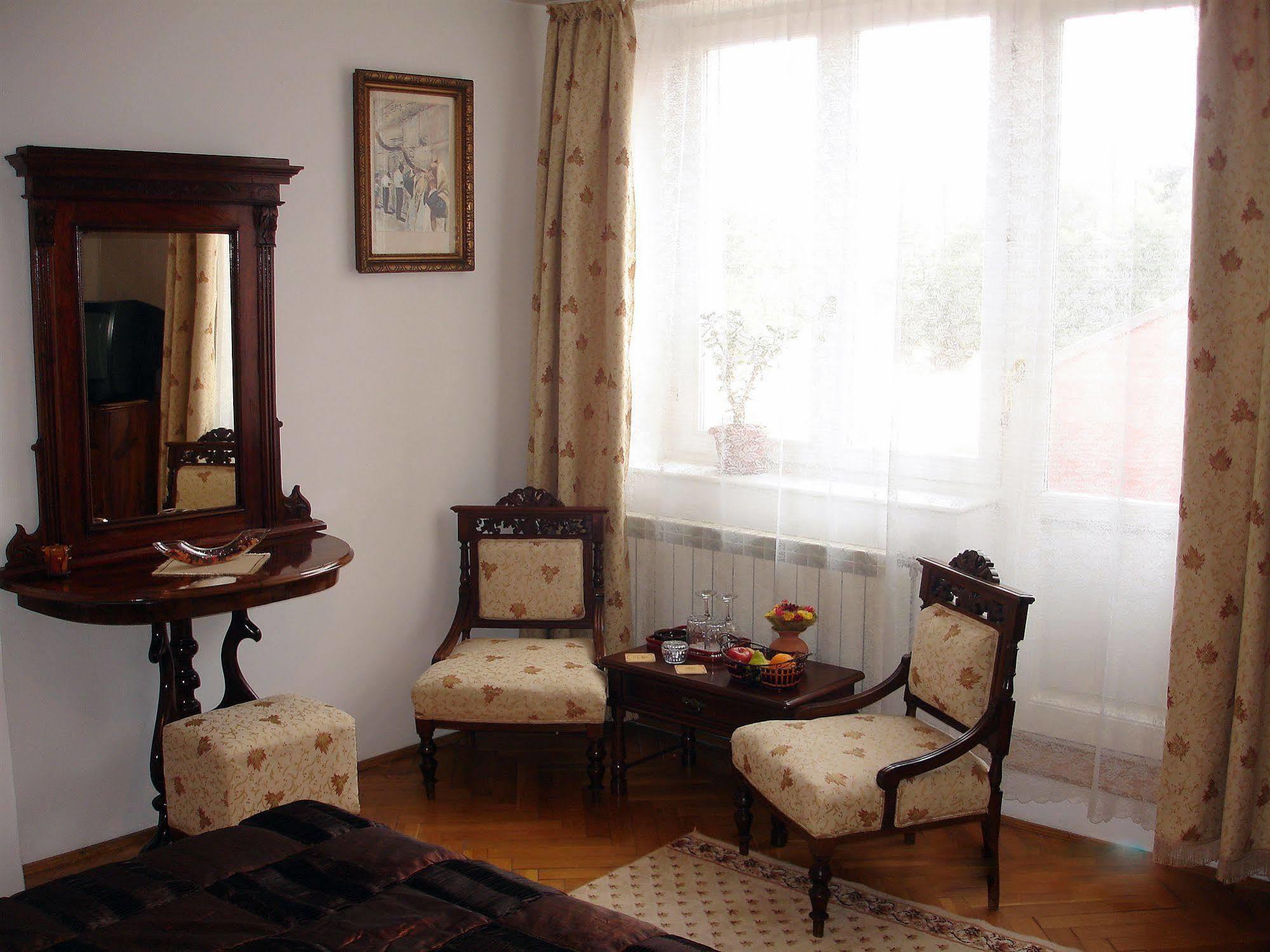 Villa-Hotel Escala Клуж-Напока Екстериор снимка