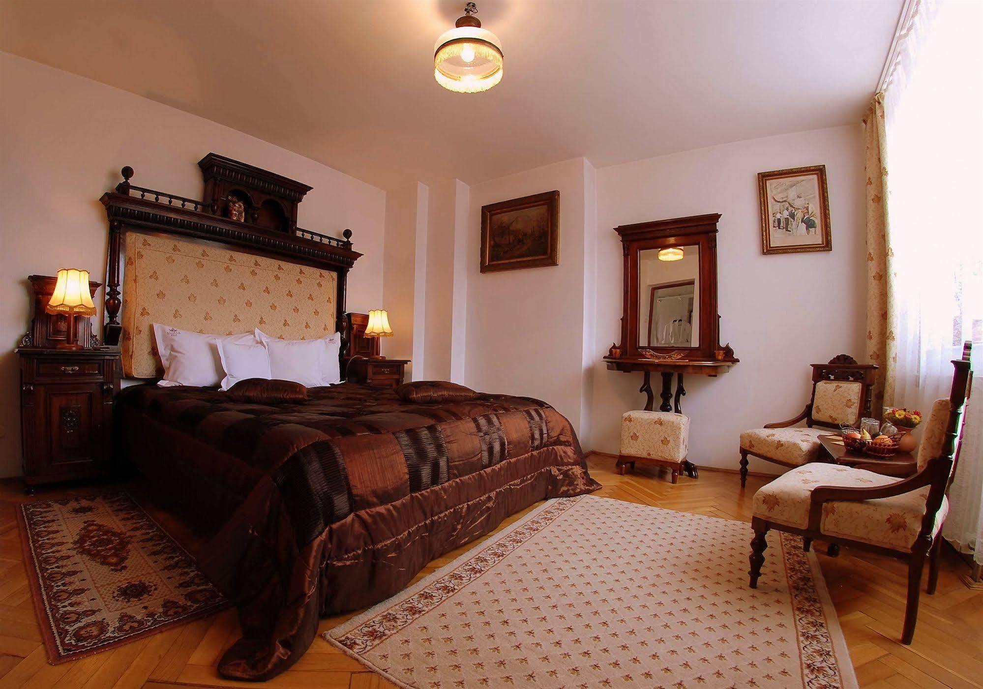 Villa-Hotel Escala Клуж-Напока Екстериор снимка