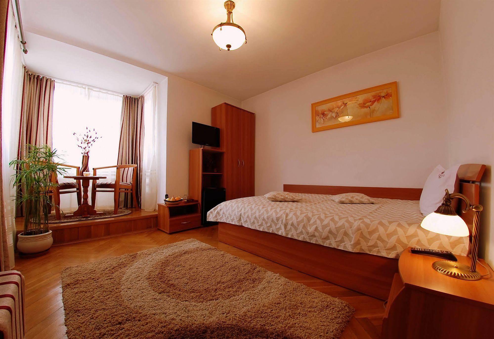 Villa-Hotel Escala Клуж-Напока Екстериор снимка