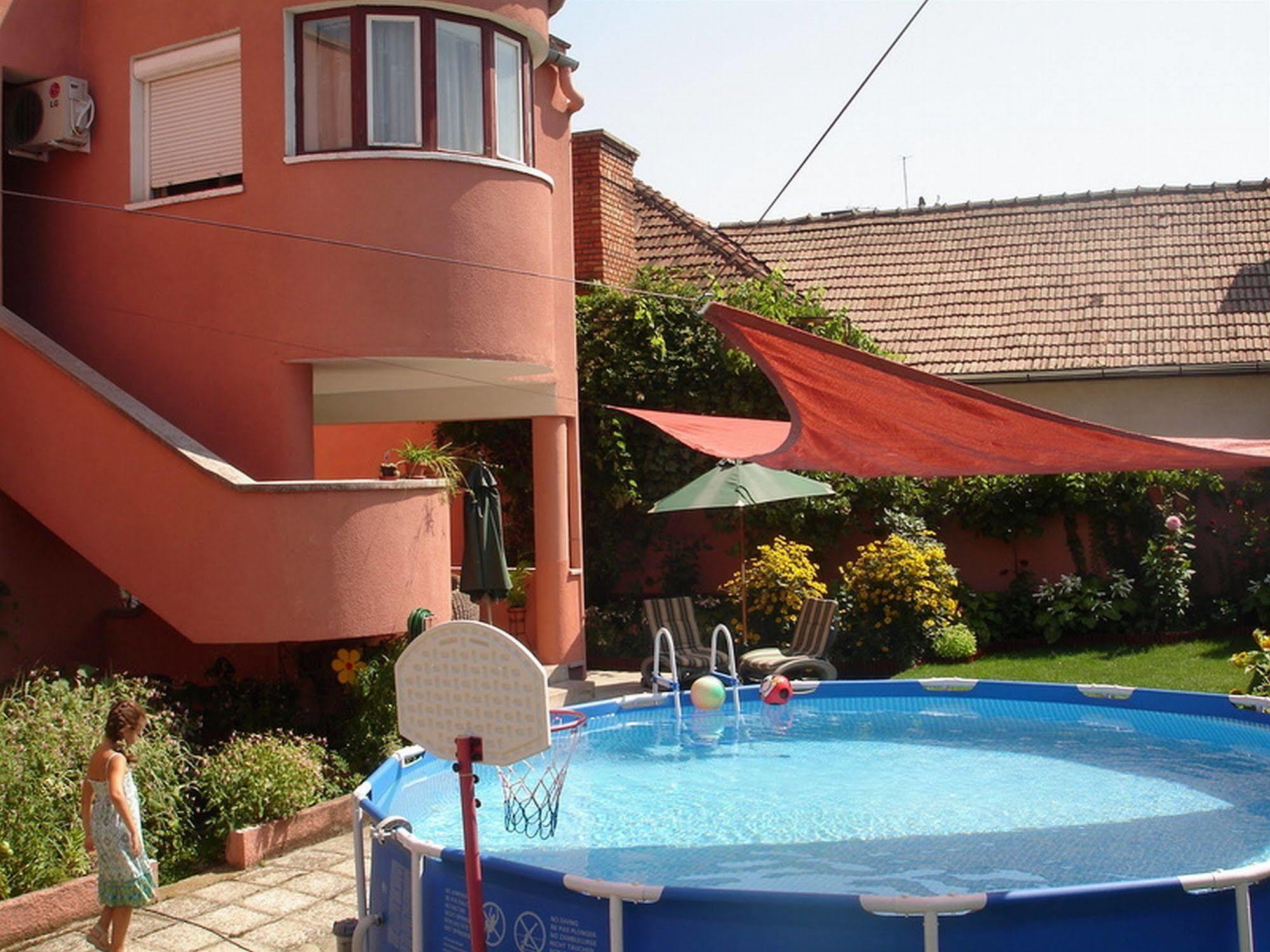 Villa-Hotel Escala Клуж-Напока Екстериор снимка