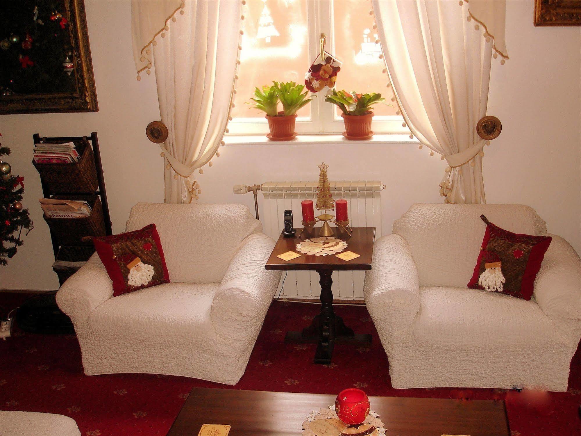 Villa-Hotel Escala Клуж-Напока Екстериор снимка